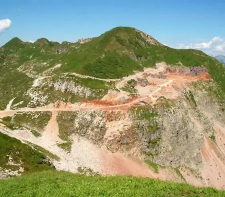 度假居 Cozy Mountain Hideaway *